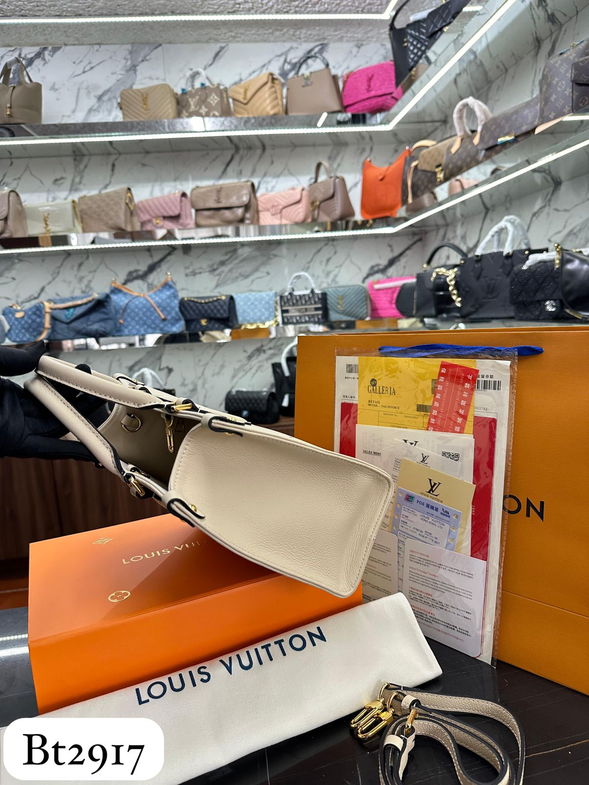 BOLSO LV ONTHEGO