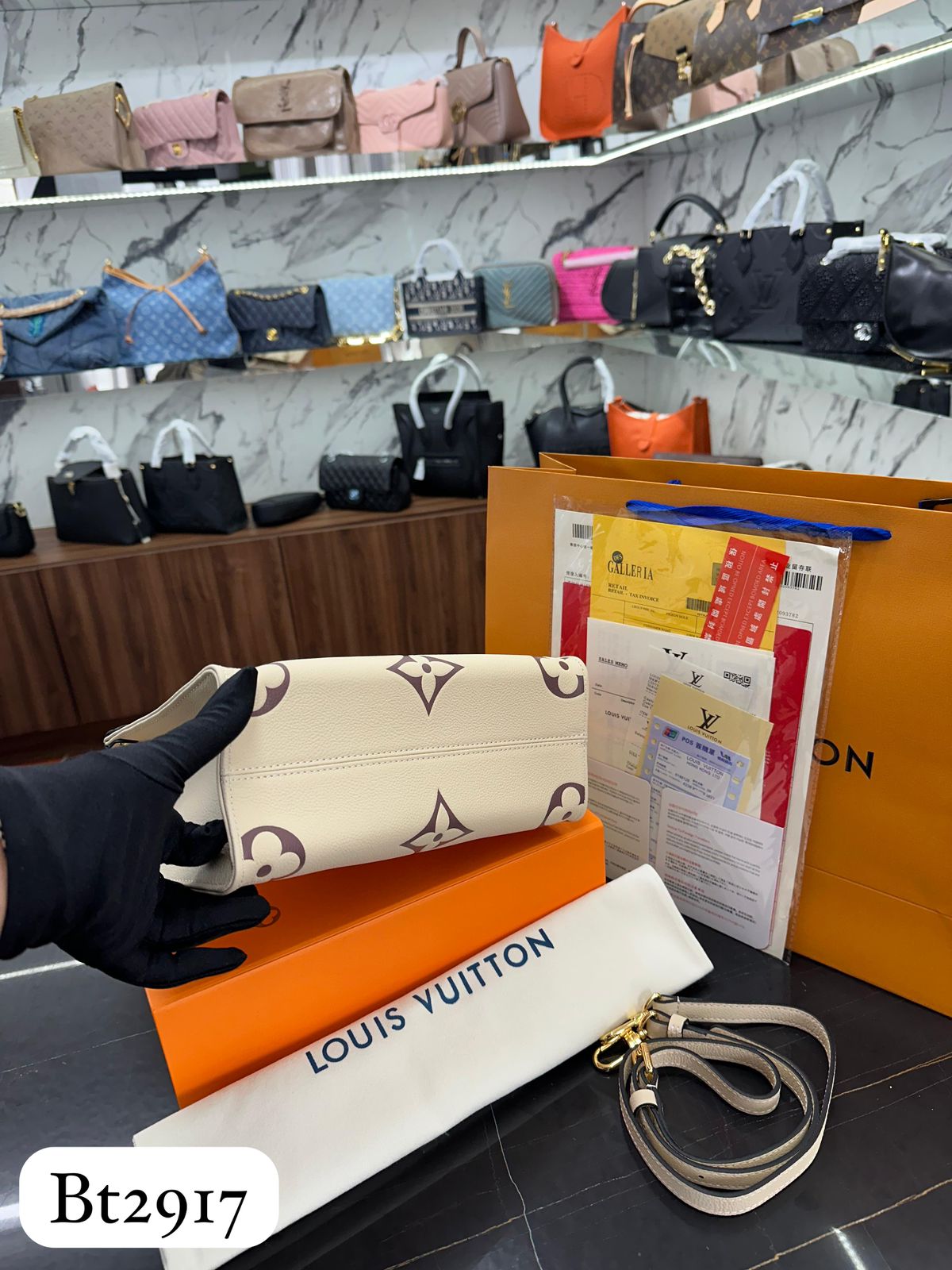 BOLSO LV ONTHEGO