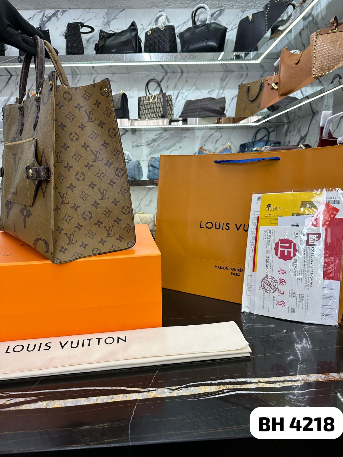 BOLSO LV ONTHEGO GM
