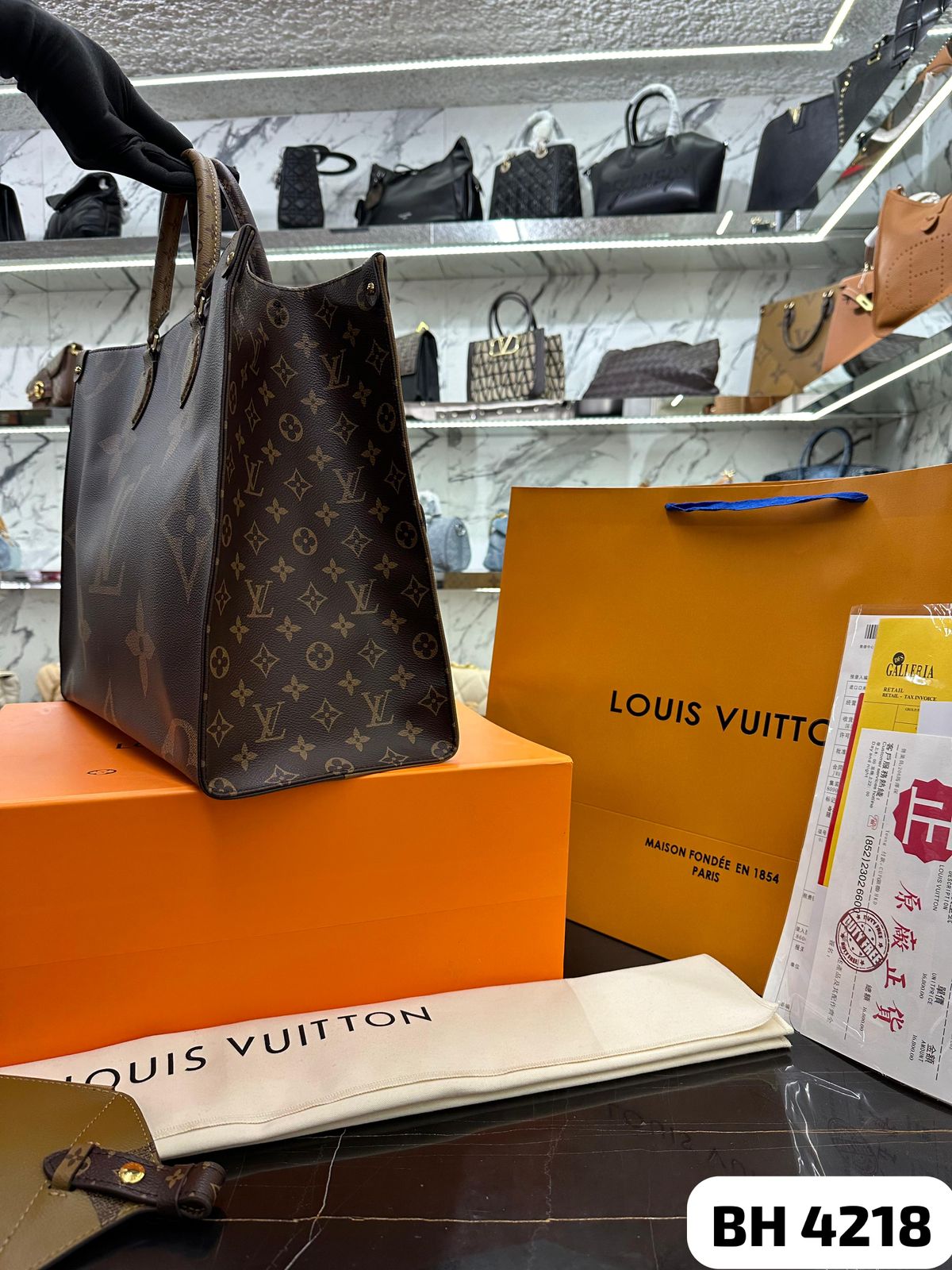 BOLSO LV ONTHEGO GM