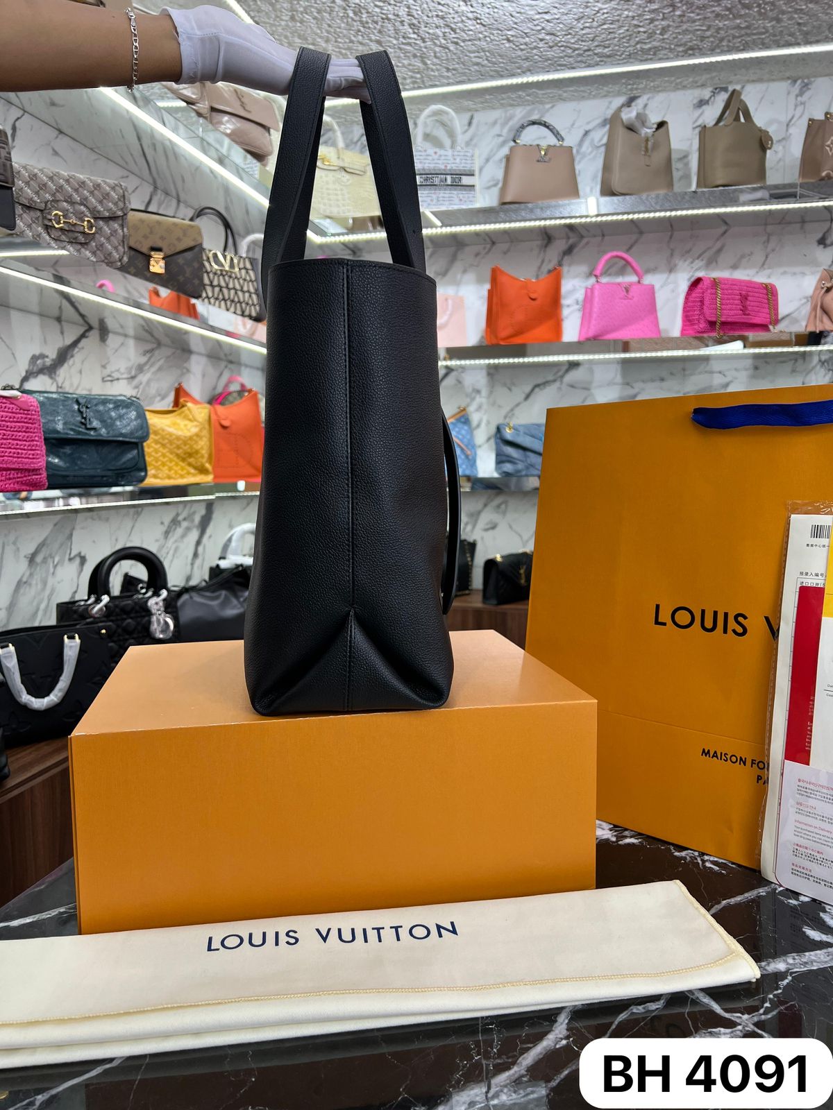 BOLSO LV LOW KEY CABAS MM