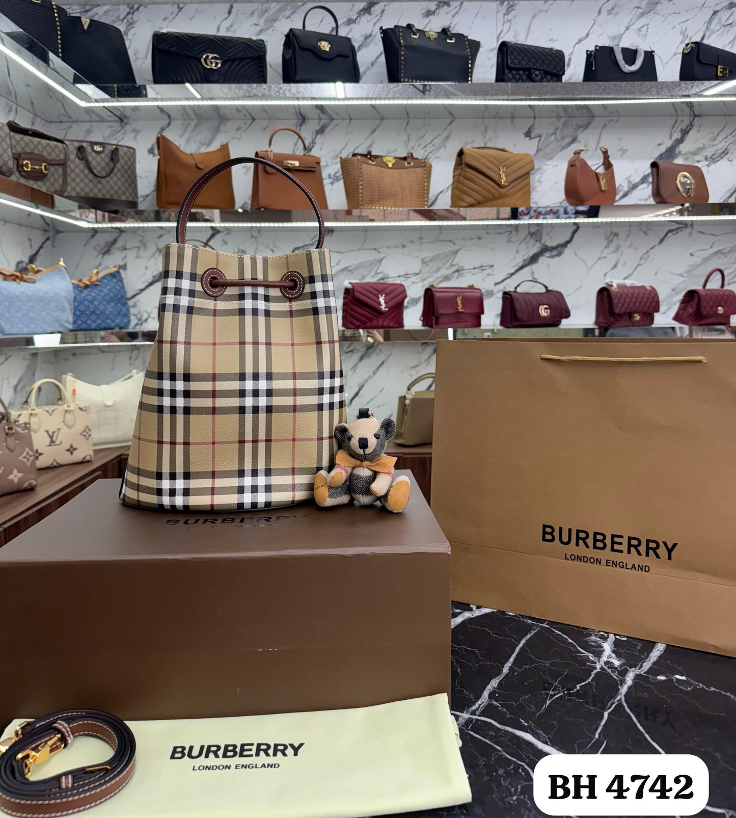 BOLSO BOMBONERA BURBERRY
