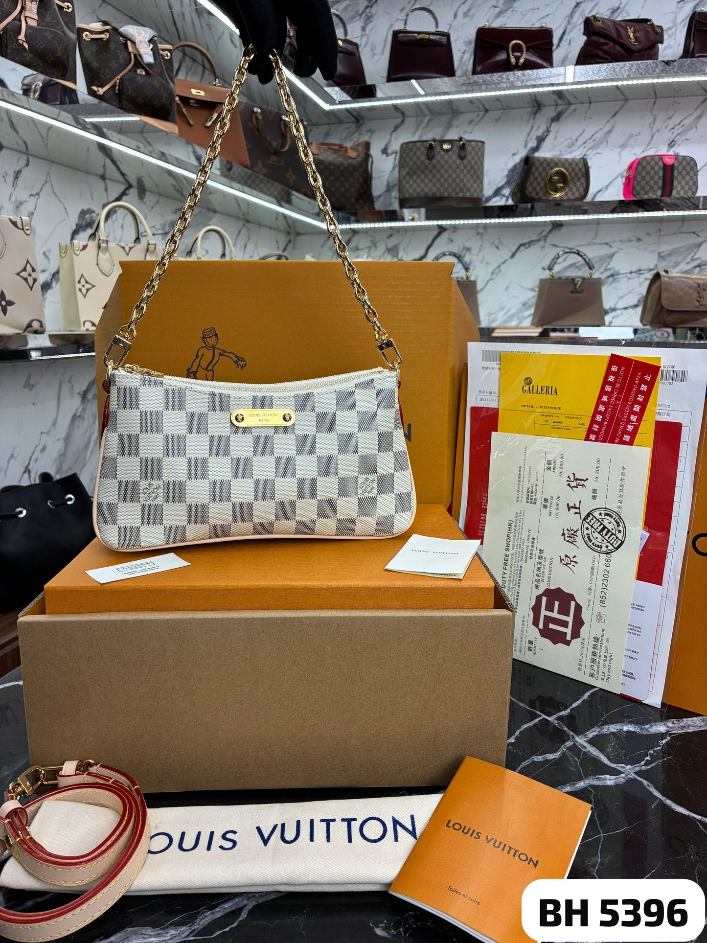 Bolso LV
Liv Pochette
