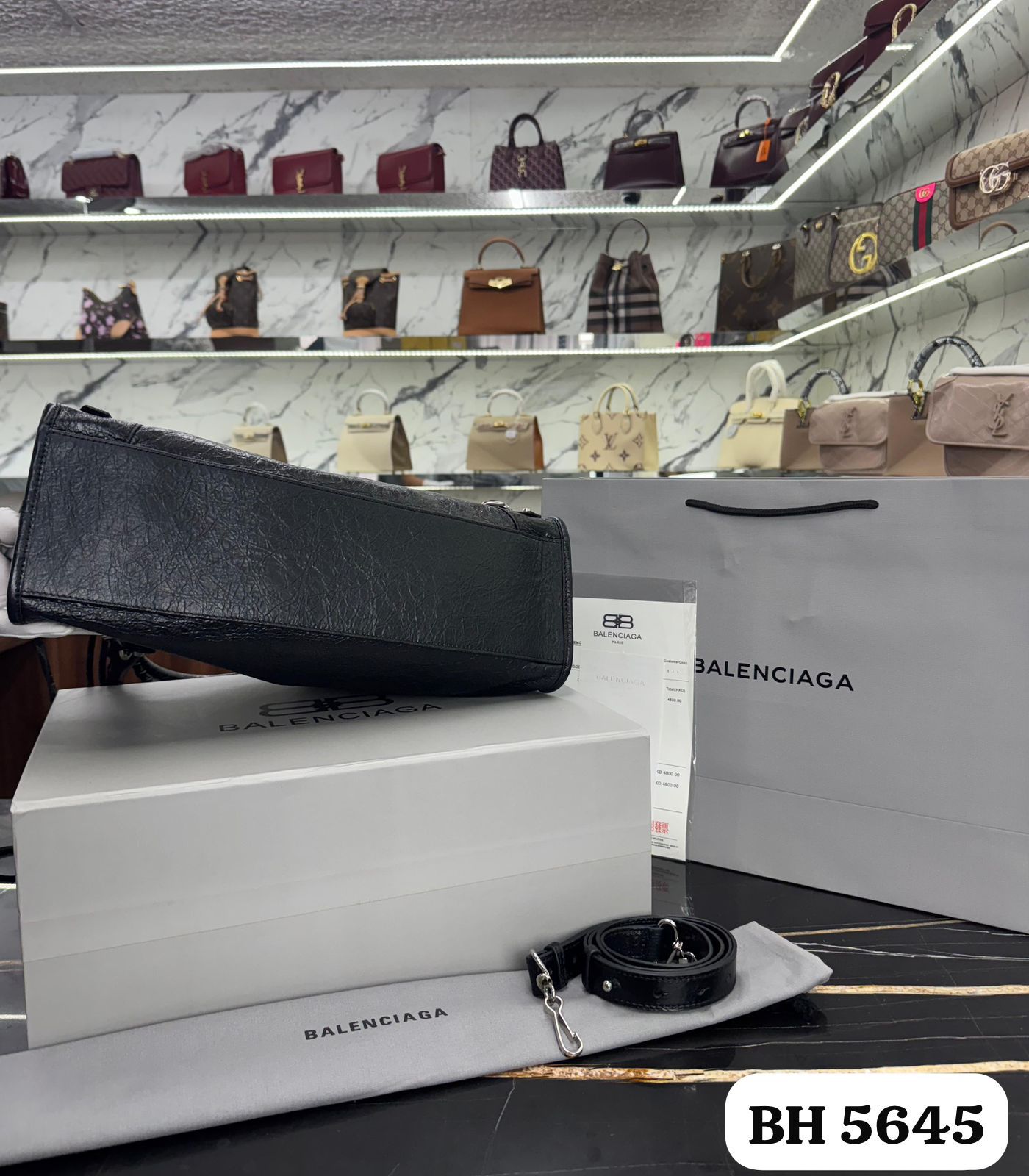 Bolso Balenciaga
LE CITY