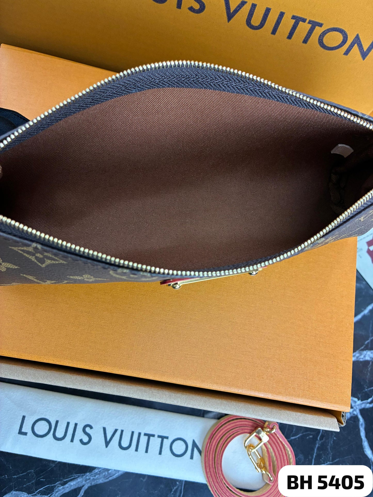 Bolso LV
Liv Pochette