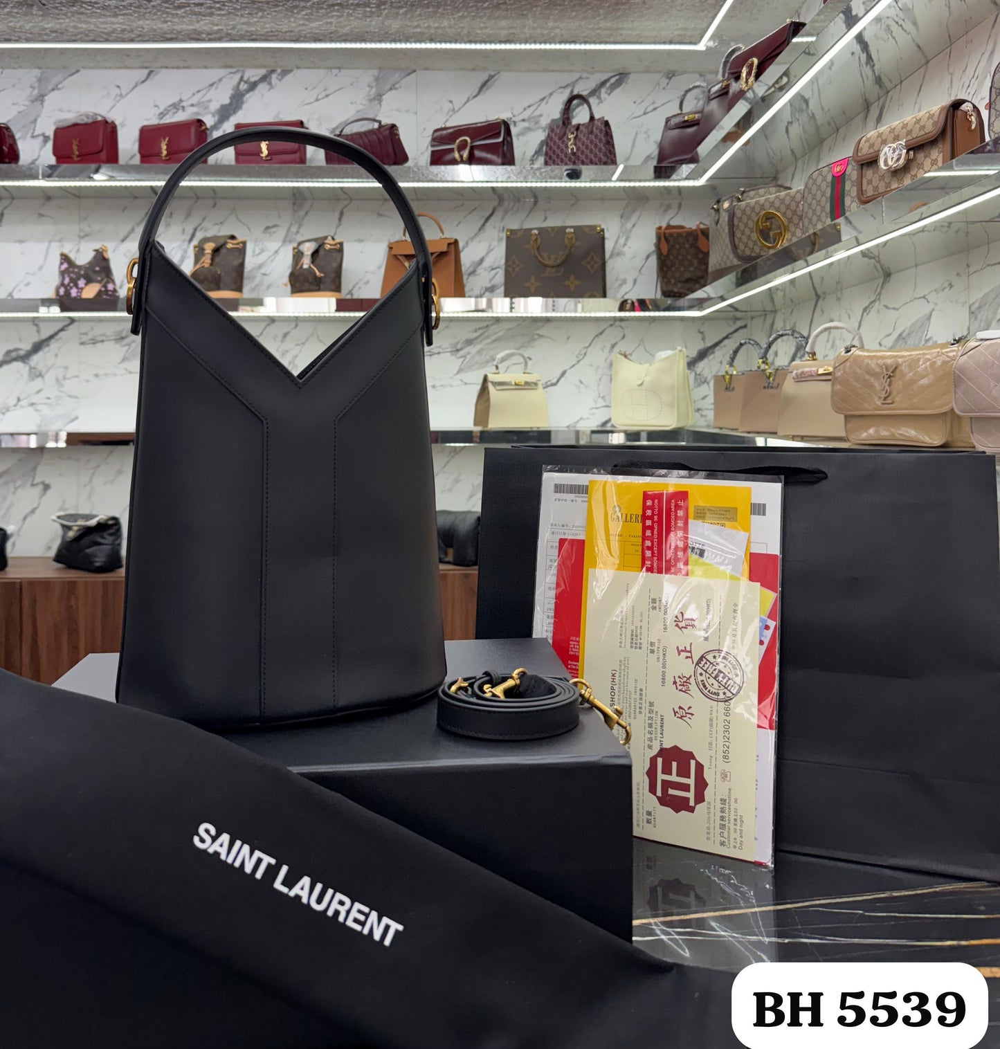Bolso YSL
HANDLE BUCKET