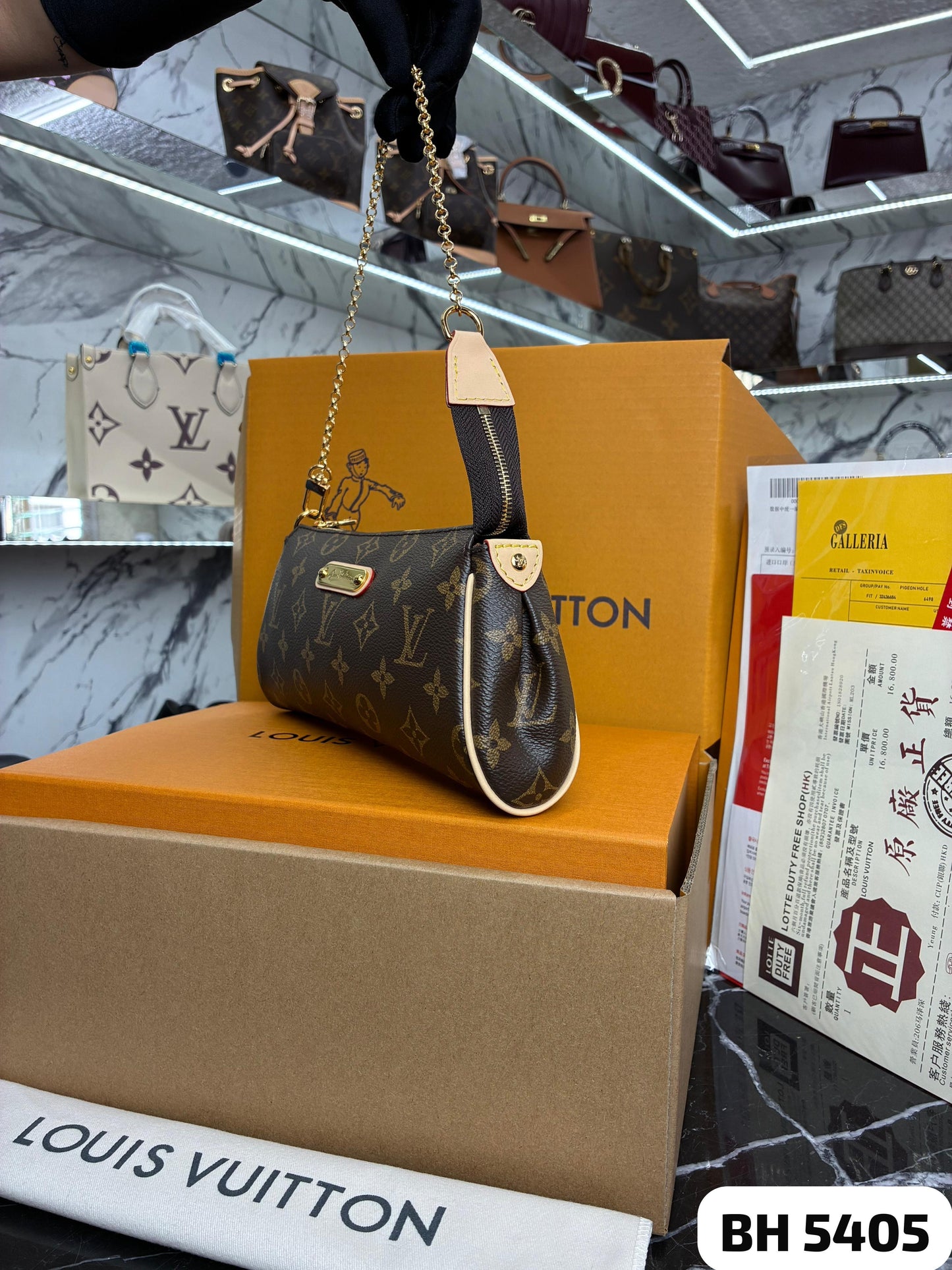 Bolso LV
Liv Pochette