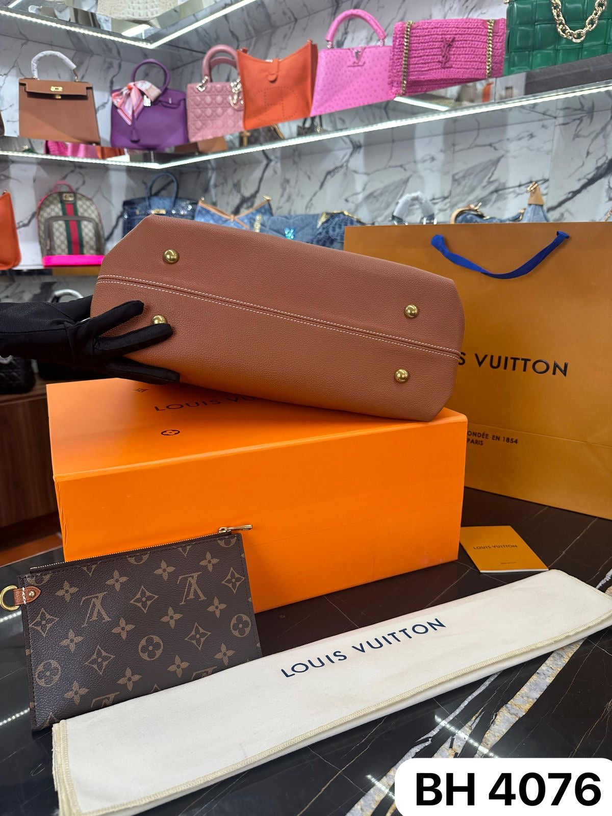 BOLSO LV LOW KEY CABAS MM