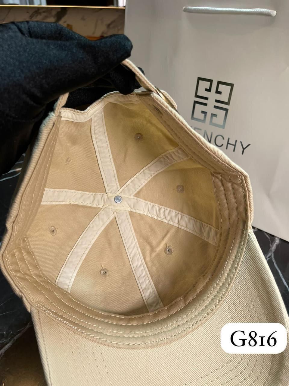 GORRA GIVENCHY