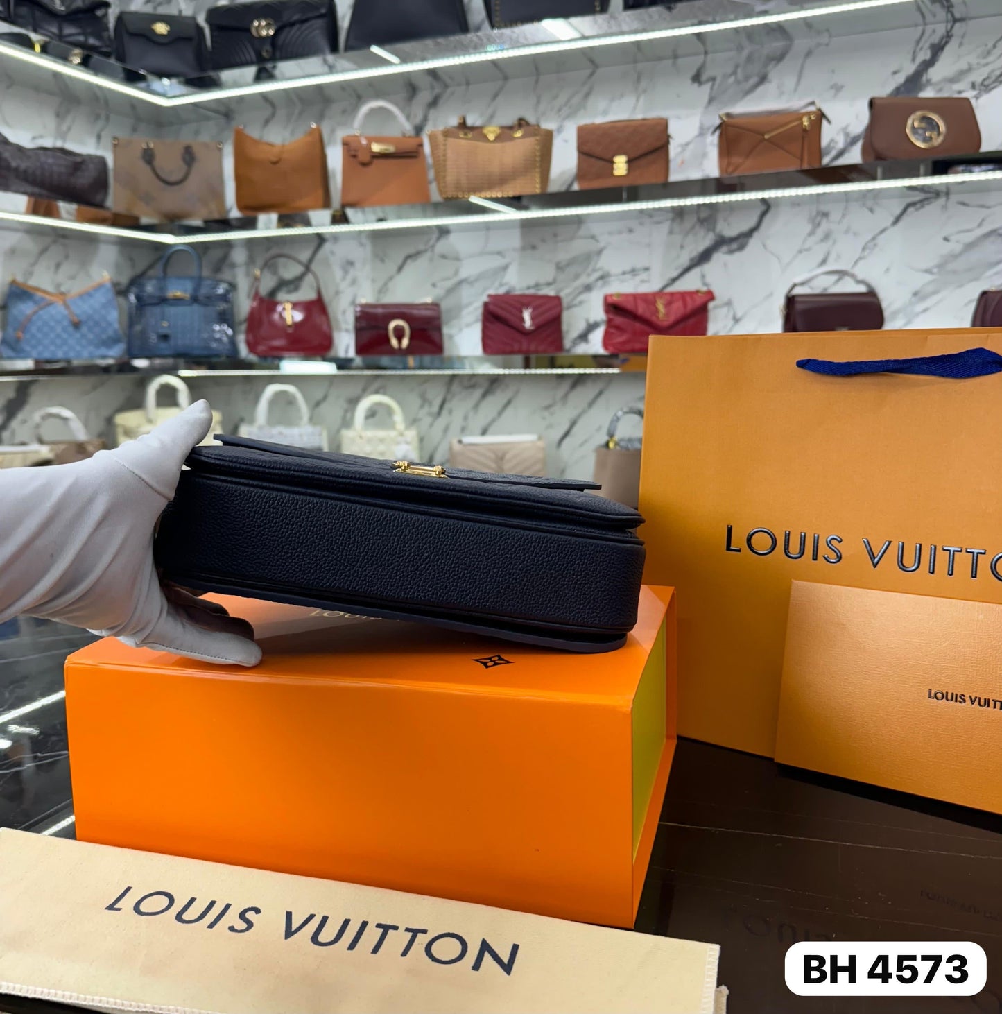 BOLSO LV POCHETTE METIS