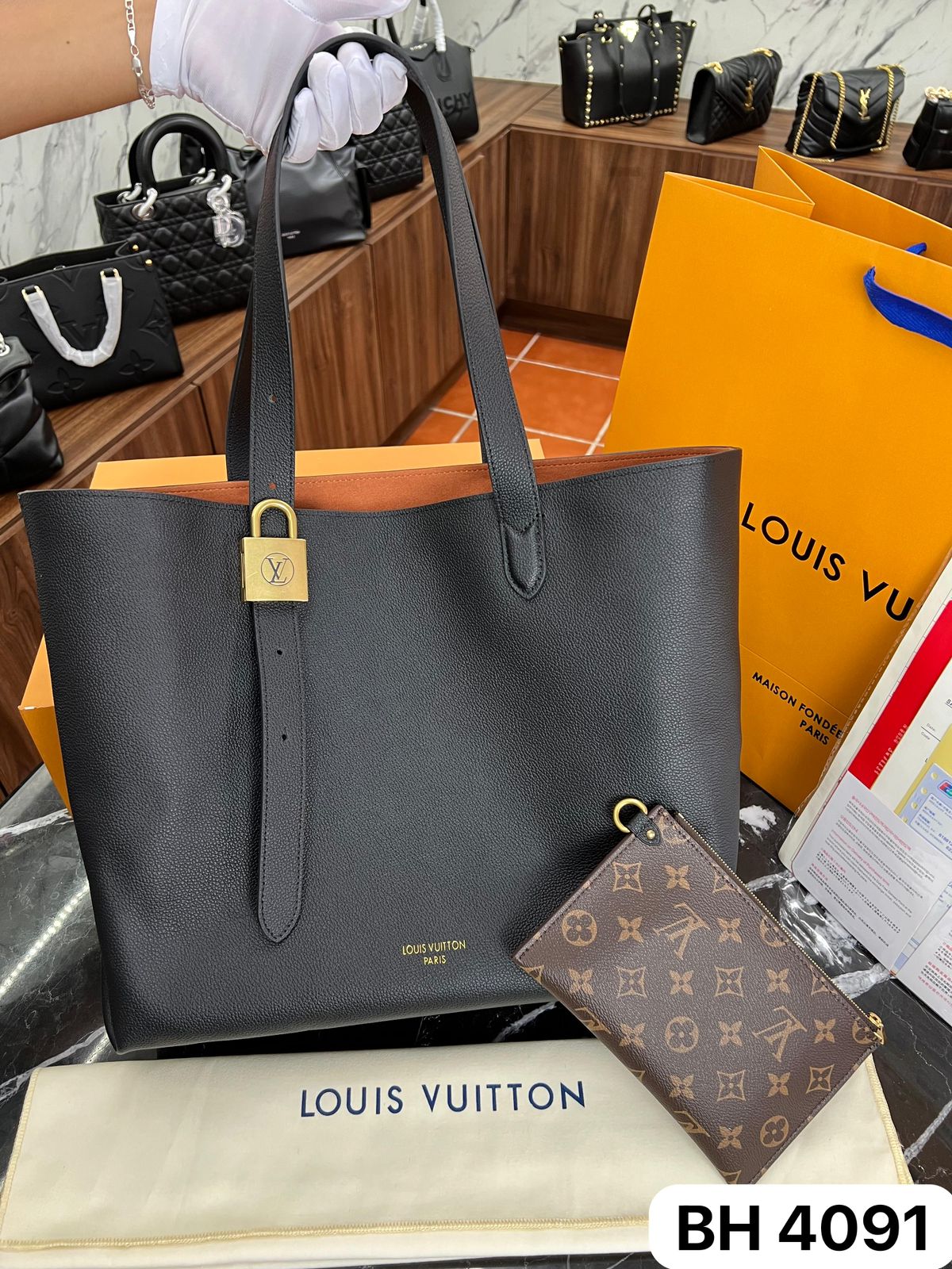 BOLSO LV LOW KEY CABAS MM