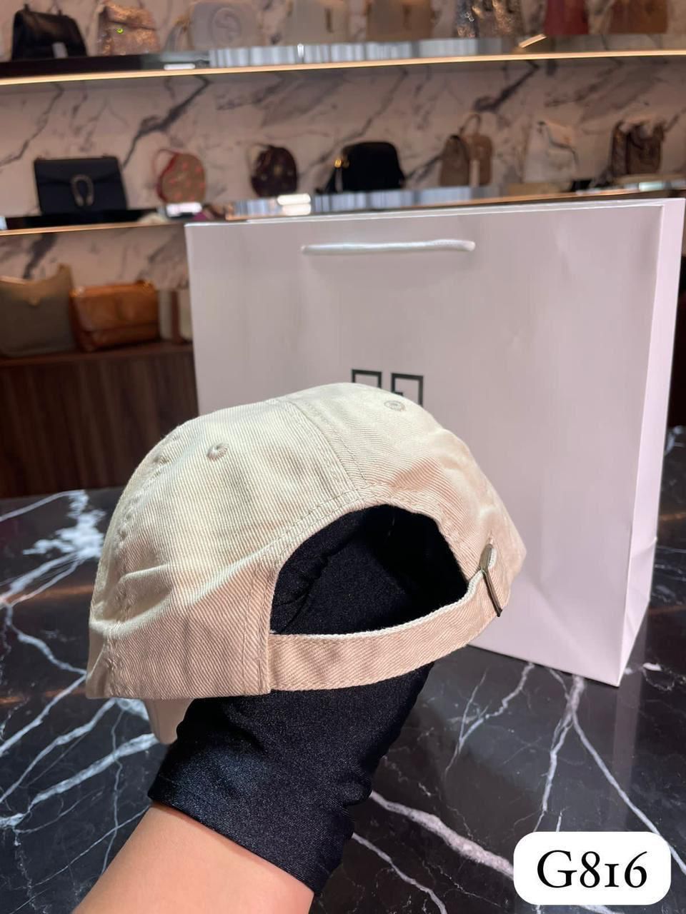 GORRA GIVENCHY