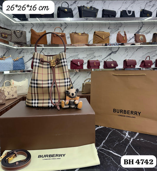 BOLSO BOMBONERA BURBERRY