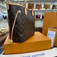 Bolso LV
NEVERFULL BANDOULIÈRE INSIDE