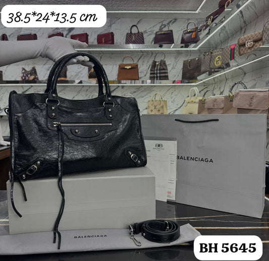 Bolso Balenciaga
LE CITY