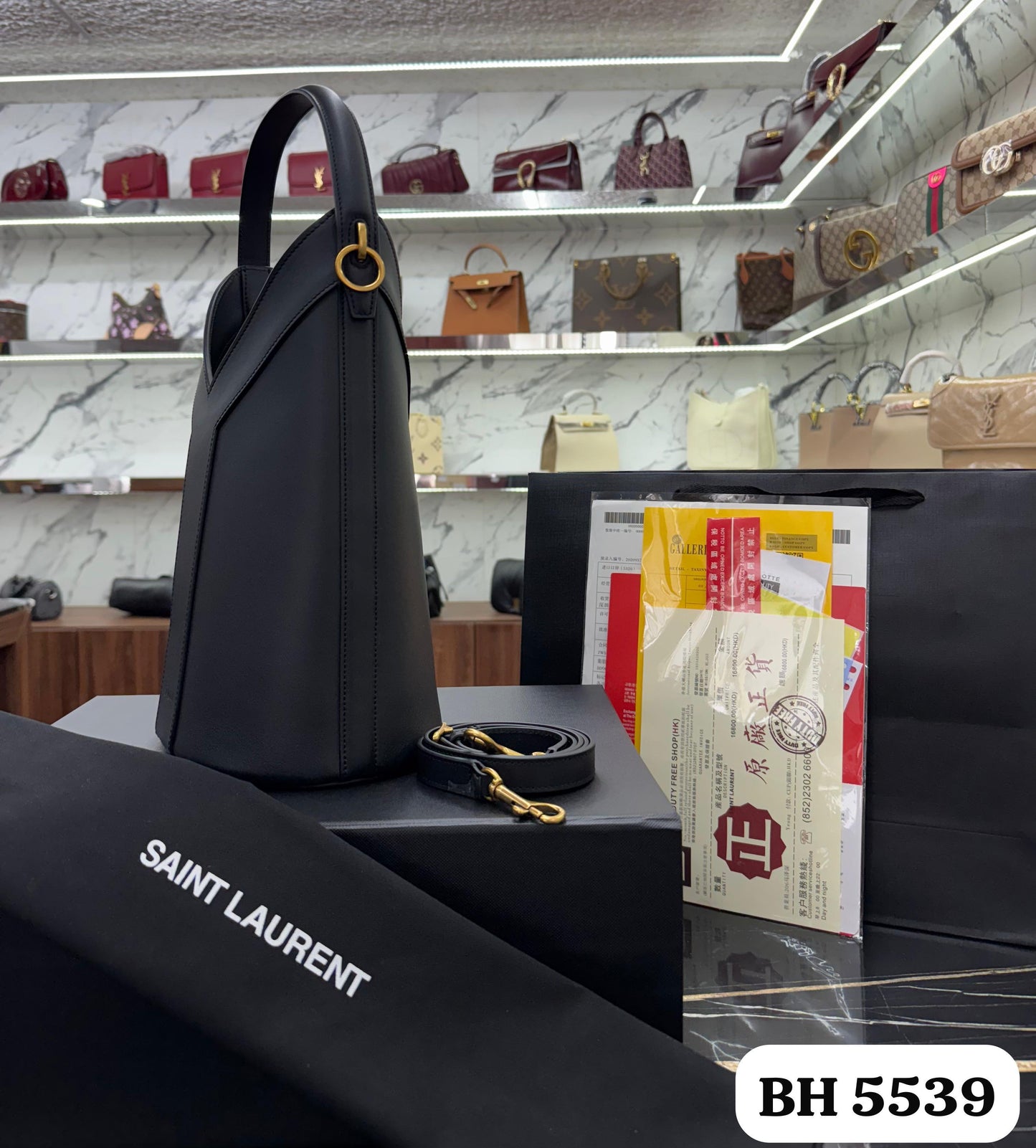 Bolso YSL
HANDLE BUCKET