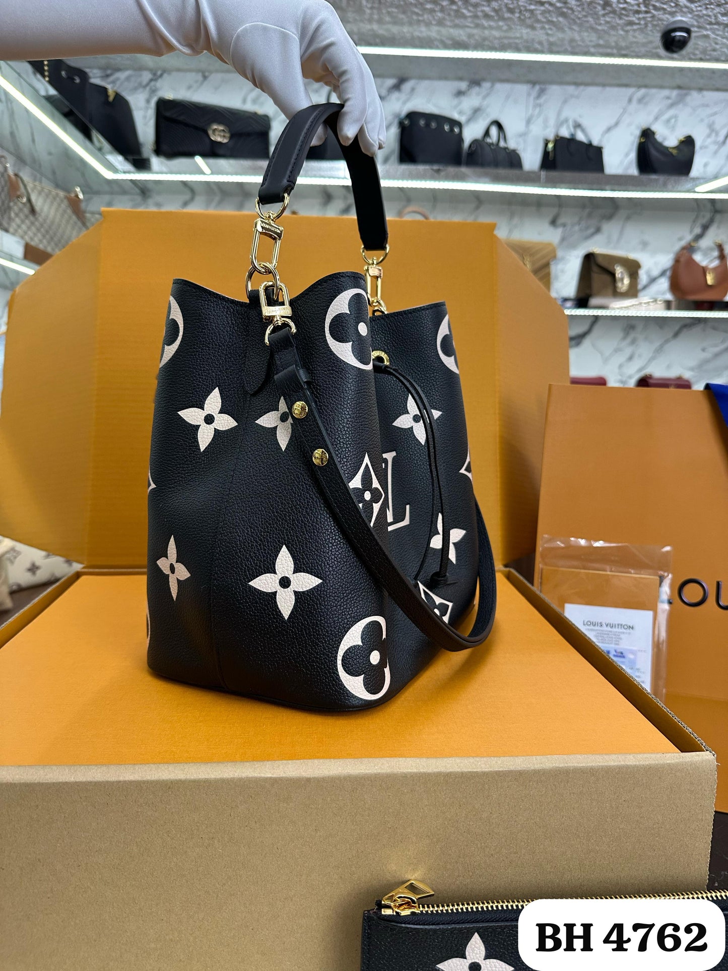 Bolso LV
Bolsa NéoNoé