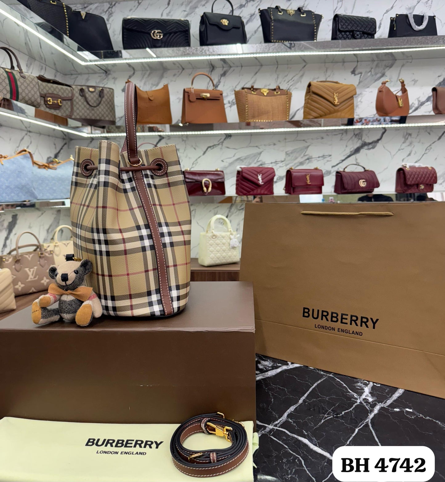 BOLSO BOMBONERA BURBERRY