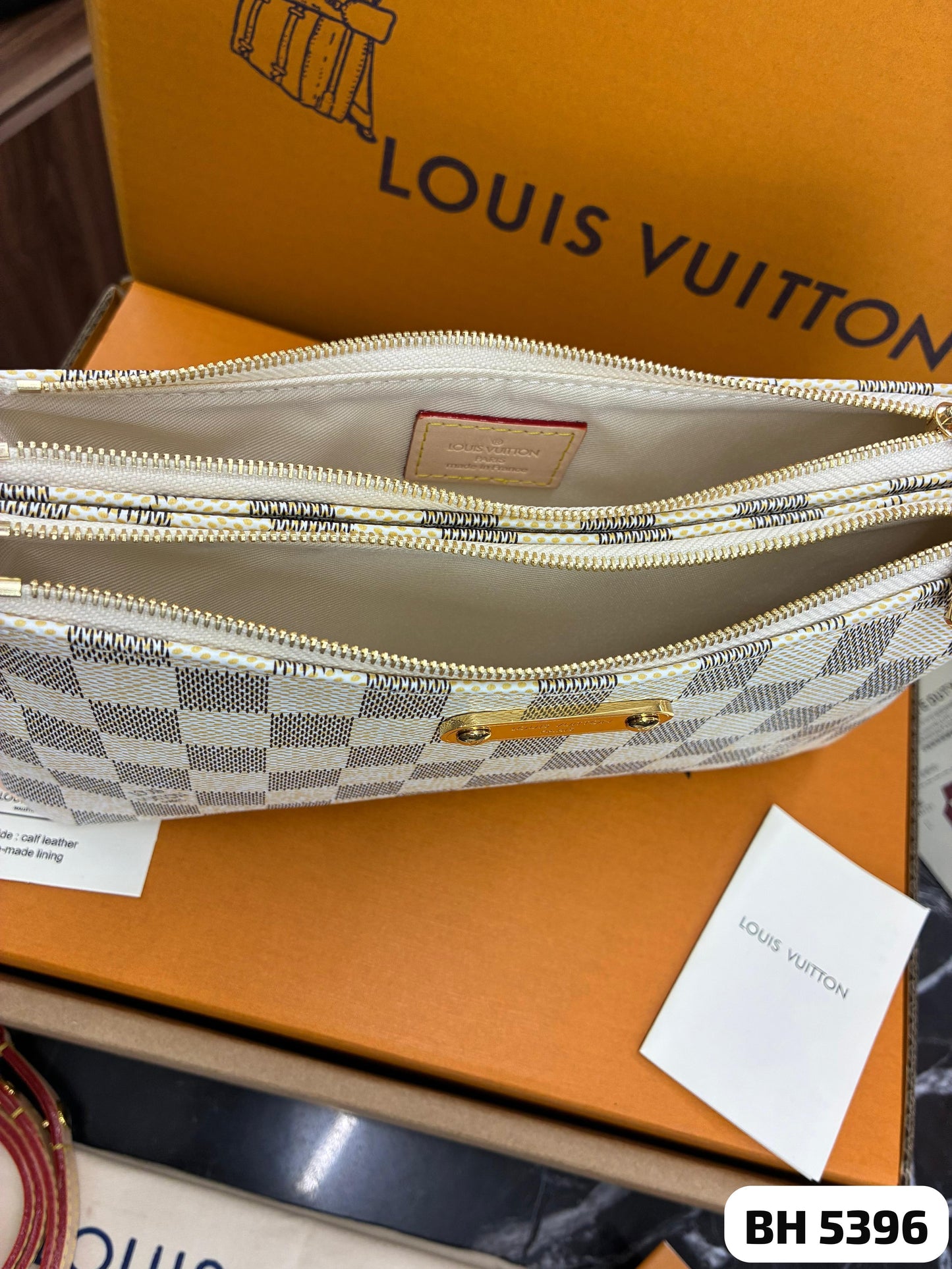 Bolso LV
Liv Pochette