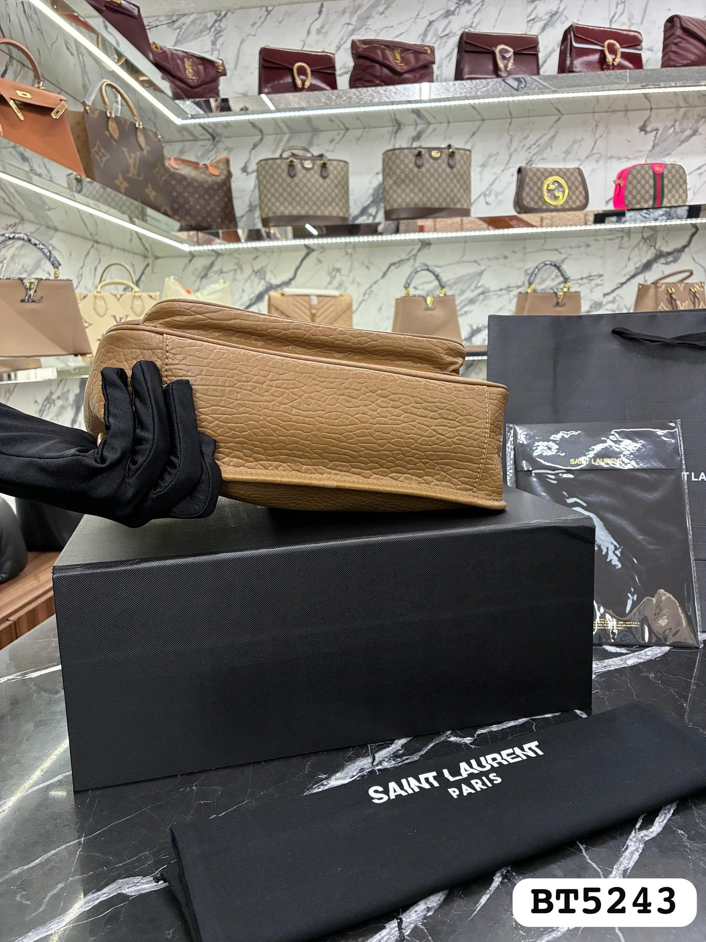 Bolso YSL 
Niki