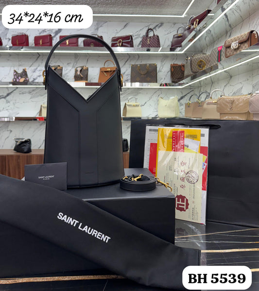 Bolso YSL
HANDLE BUCKET