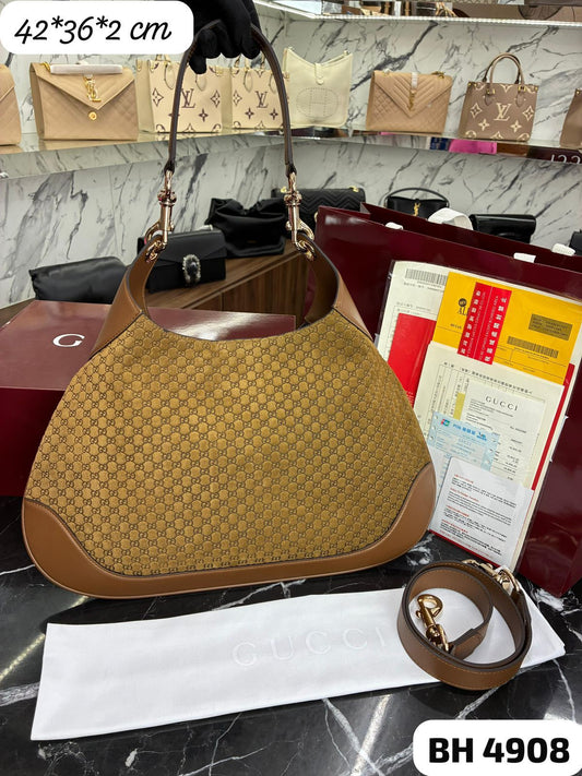 Bolso Gucci 
GUCCI B