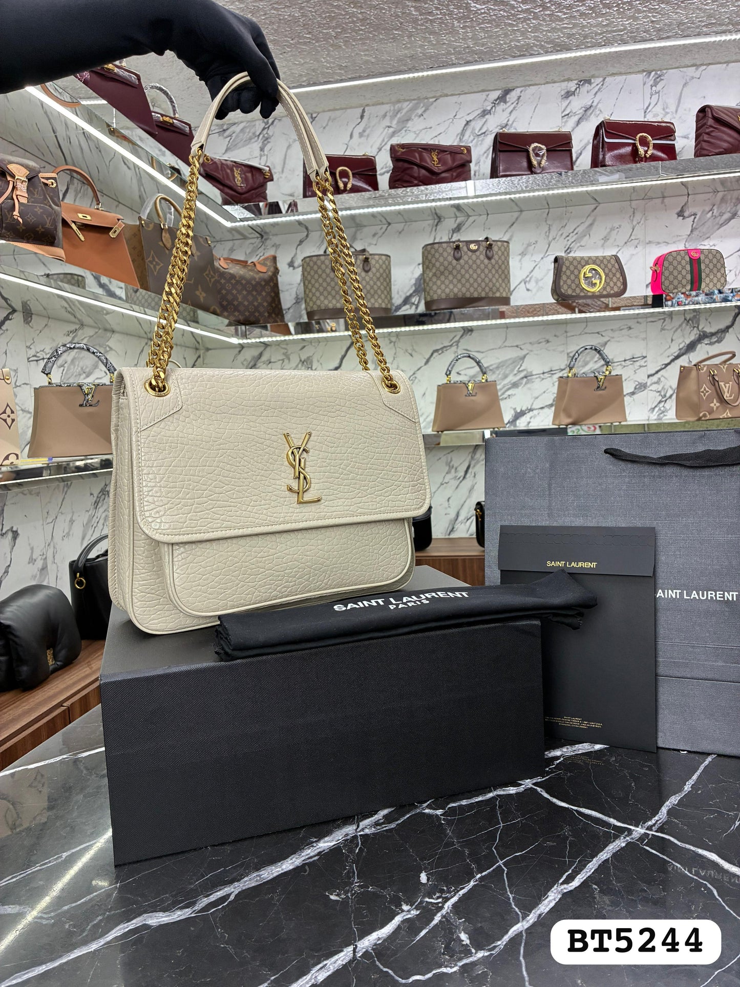 Bolso YSL 
Niki